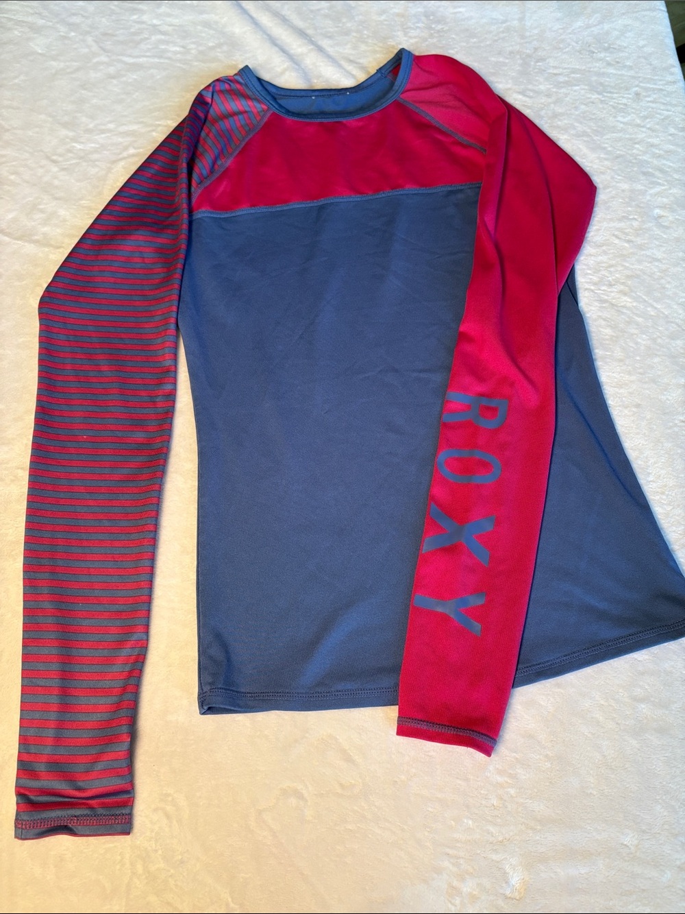 Roxy Women's Long Sleeve Rash Guard in Pink and Blue Size Small